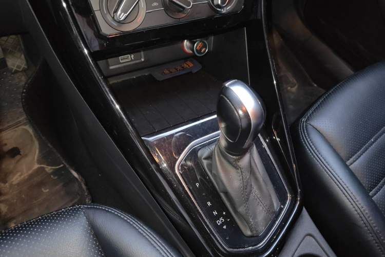 Used Jetta VS5 2021 280TSI Automatic Trend Edition Gear Lever