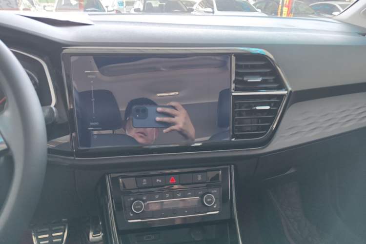 Used Jetta VS5 2021 280TSI Automatic Glory Edition Audio And AC Panel