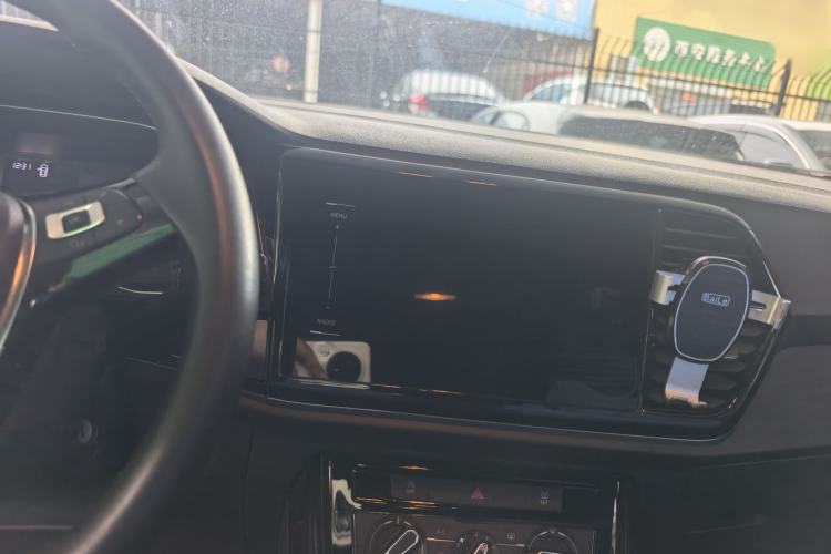 Used Jetta VS5 2021 280TSI Automatic Trend Edition Audio And AC Panel