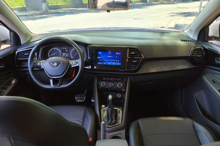 Used Jetta VS5 2021 280TSI Automatic Enjoyment Model Center Console