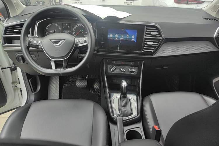 Used Jetta VS5 2021 280TSI Automatic Trend Edition Center Console