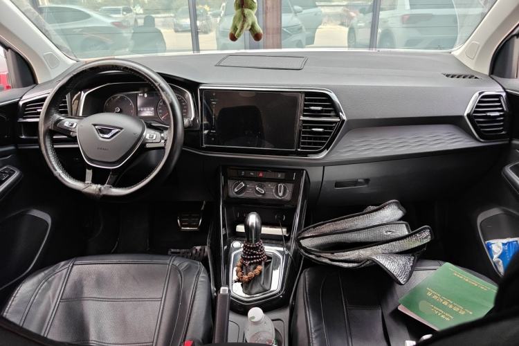 Used Jetta VS5 2021 280TSI Automatic Enjoyment Model Center Console