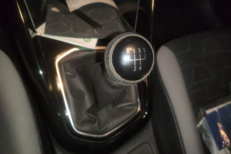 Used Jetta VS5 2021 280TSI Manual Entry-Level Trim Gear Lever