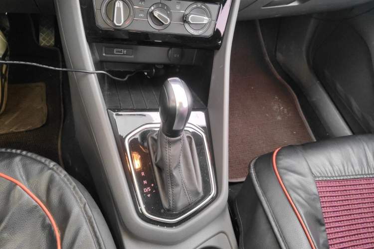 Used Jetta VS5 2021 280TSI Automatic Trend Edition Gear Lever