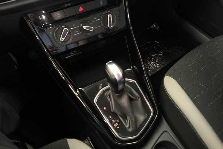 Used Jetta VS5 2021 280TSI Automatic Trend Edition Gear Lever