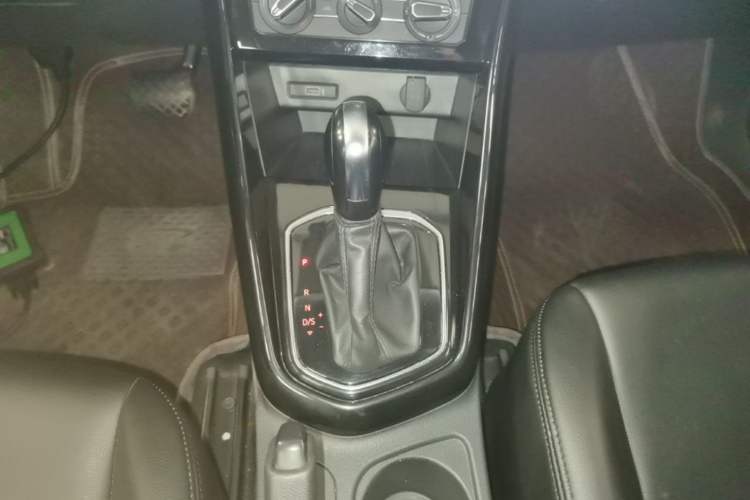 Used Jetta VS5 2021 280TSI Automatic Trend Edition Gear Lever
