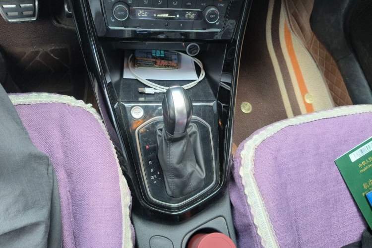 Used Jetta VS5 2021 280TSI Automatic Glory Edition Gear Lever