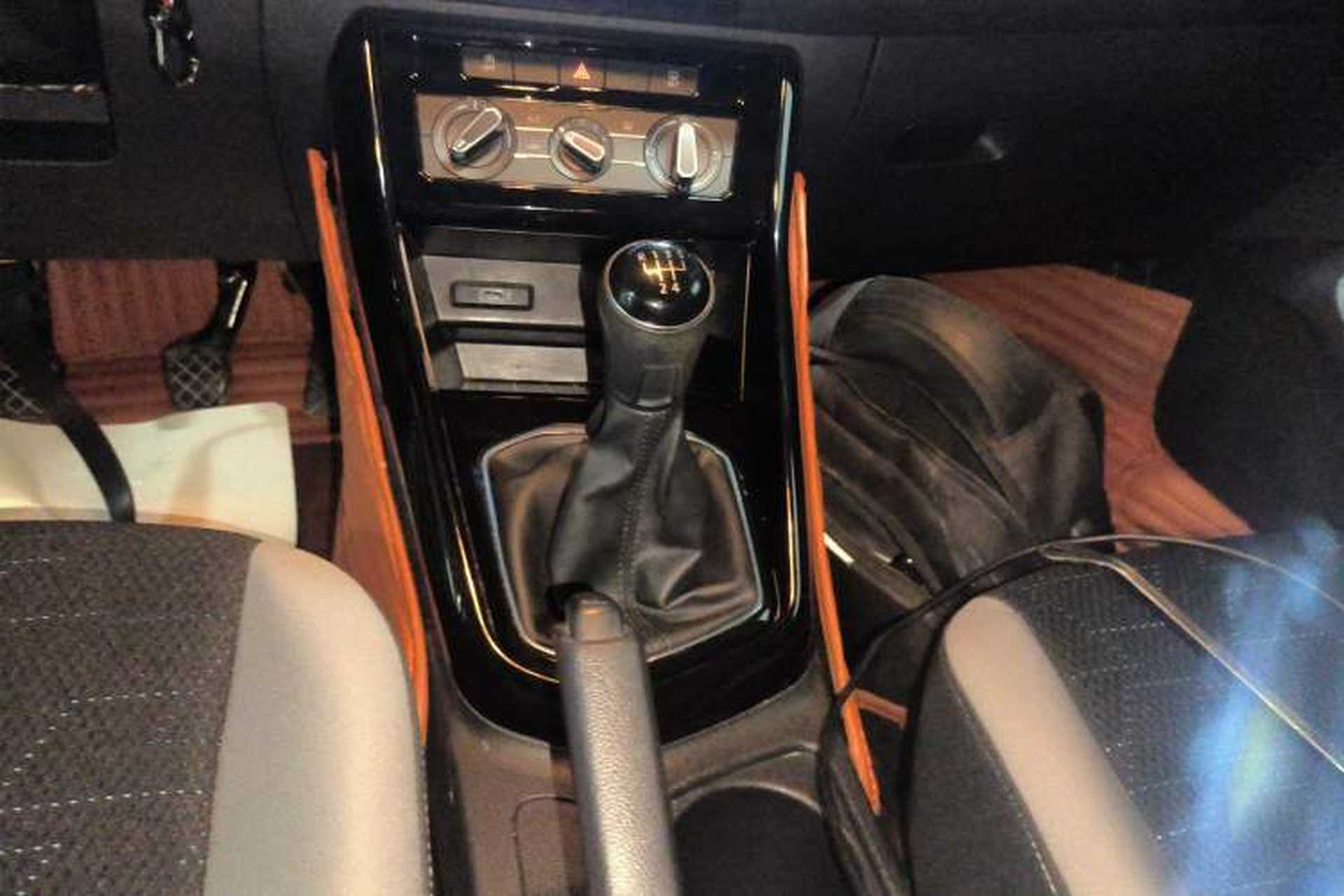 Used Jetta VS5 2021 280TSI Manual Entry-Level Trim Gear Lever