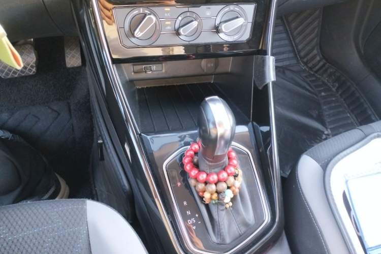 Used Jetta VS5 2021 280TSI Automatic Trend Edition Gear Lever