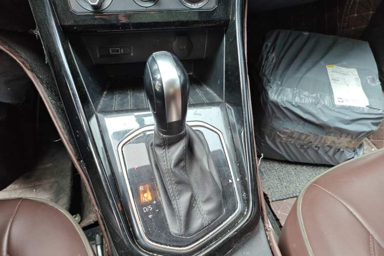 Used Jetta VS5 2021 280TSI Automatic Trend Edition Gear Lever