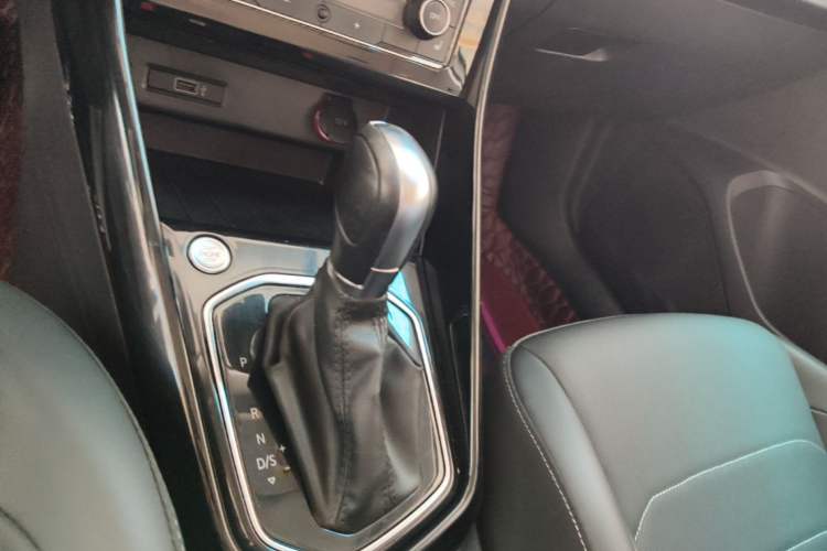 Used Jetta VS5 2021 280TSI Automatic Glory Edition Gear Lever
