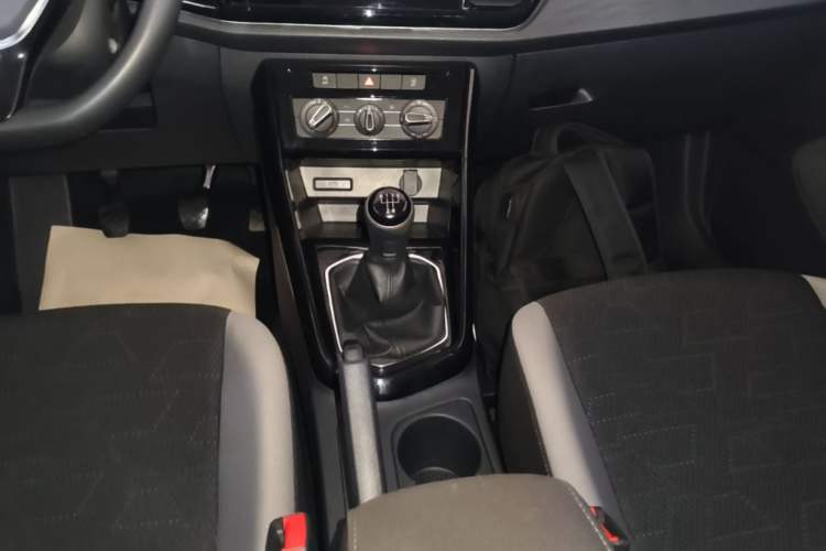Used Jetta VS5 2021 280TSI Manual Entry-Level Trim Gear Lever