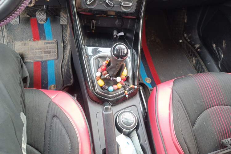 Used Jetta VS5 2021 280TSI Manual Entry-Level Trim Gear Lever