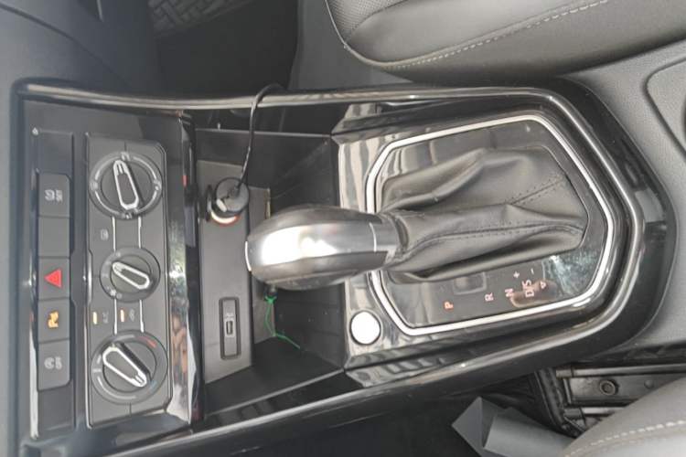 Used Jetta VS5 2021 280TSI Automatic Enjoyment Model Gear Lever