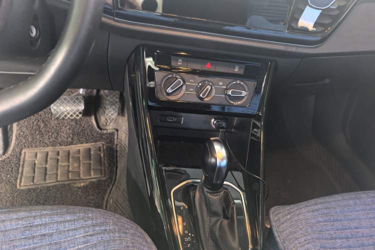 Used Jetta VS5 2021 280TSI Automatic Trend Edition Gear Lever