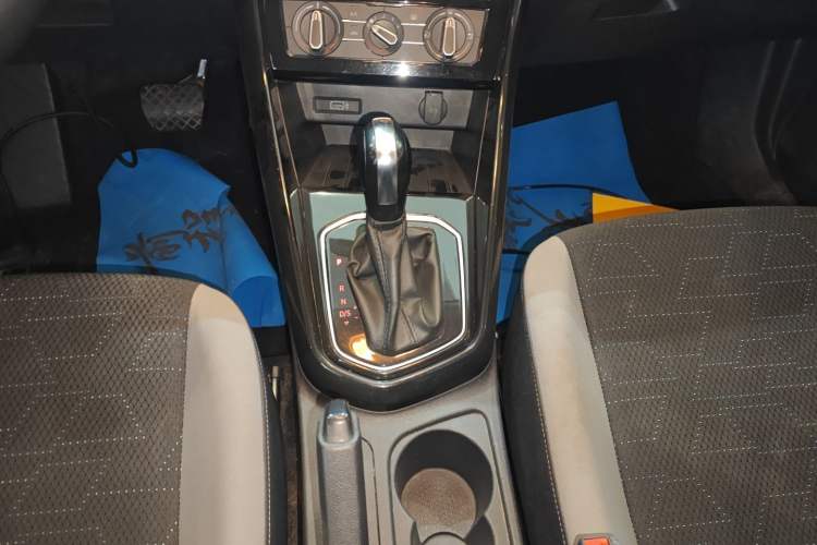 Used Jetta VS5 2021 280TSI Automatic Trend Edition Gear Lever