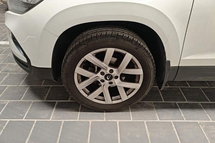 Used Jetta VS5 2021 280TSI Automatic Enjoyment Model Left Front Wheel Hub