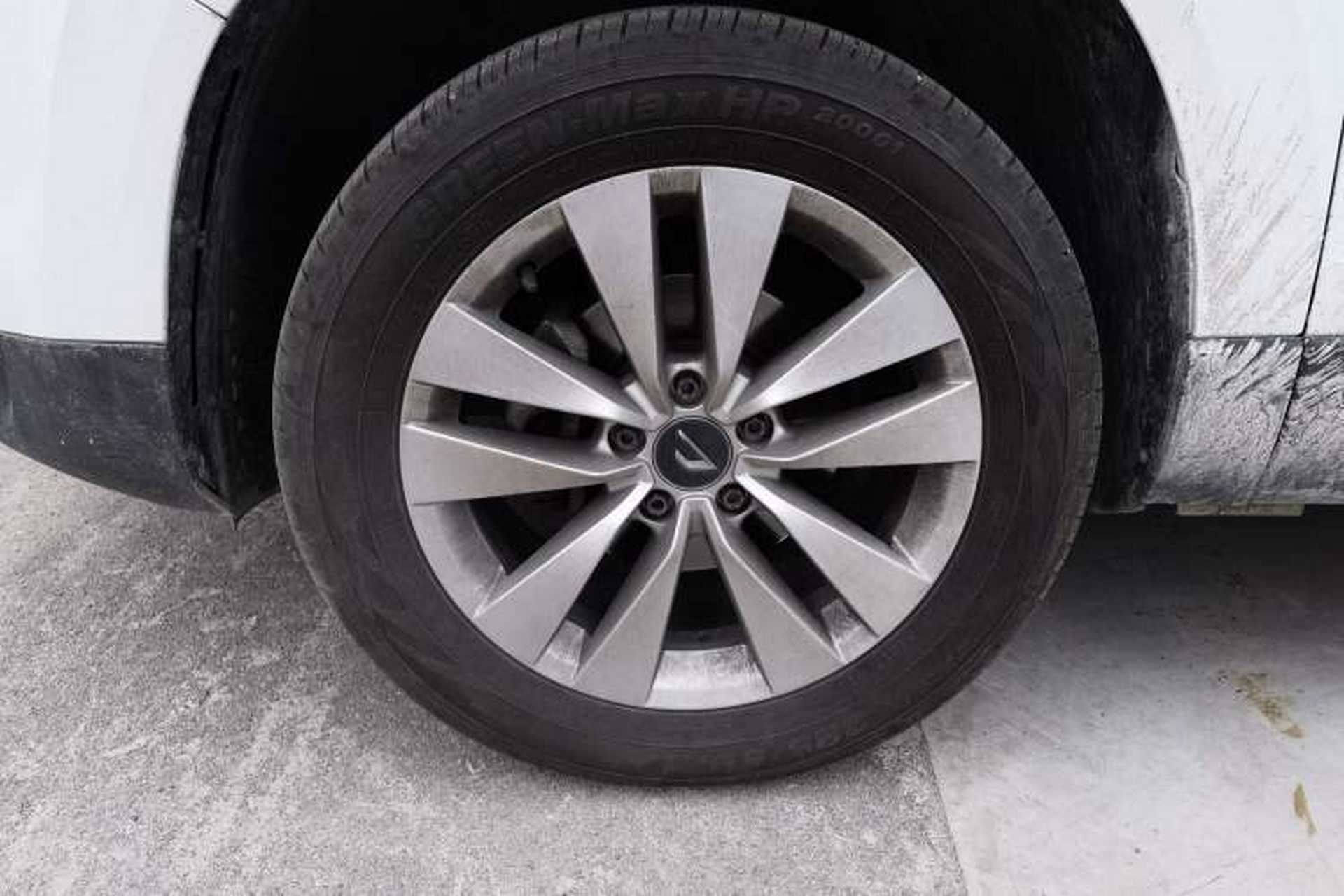 Used Jetta VS5 2021 280TSI Manual Entry-Level Trim Left Front Wheel Hub