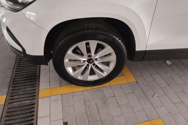 Used Jetta VS5 2021 280TSI Manual Entry-Level Trim Left Front Wheel Hub