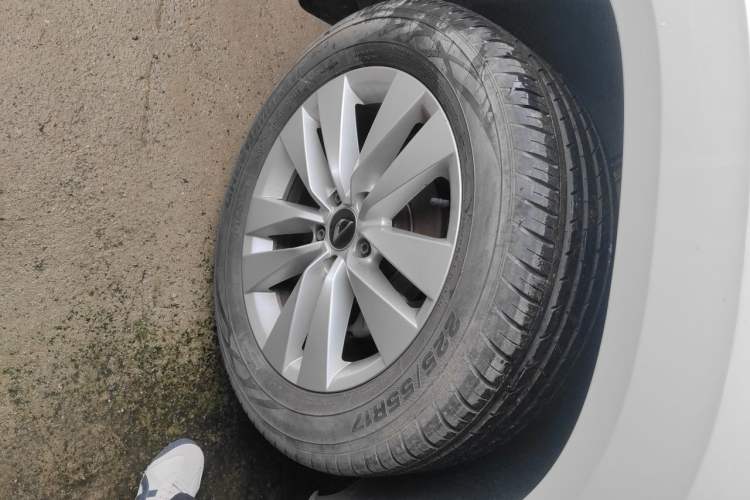 Used Jetta VS5 2021 280TSI Automatic Trend Edition Right Front Wheel Hub