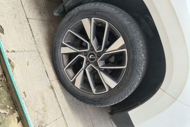 Used Jetta VS5 2021 280TSI Automatic Glory Edition Right Front Wheel Hub