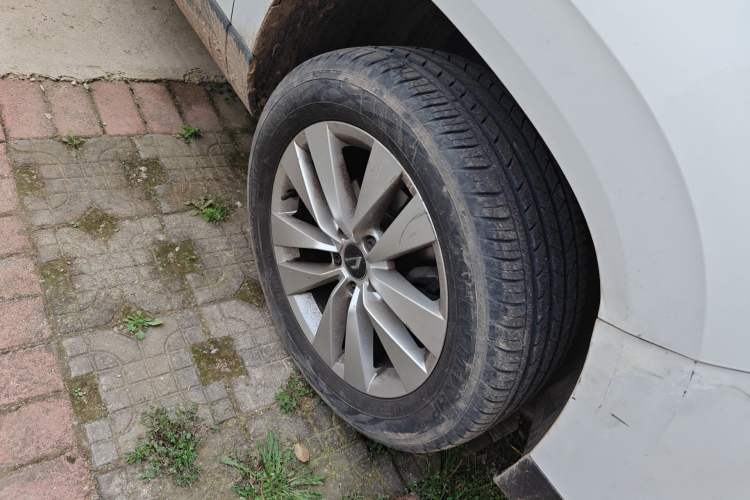 Used Jetta VS5 2021 280TSI Automatic Trend Edition Right Front Wheel Hub