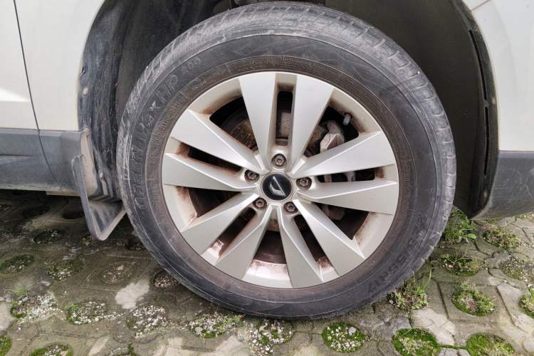 Used Jetta VS5 2021 280TSI Automatic Trend Edition Right Front Wheel Hub
