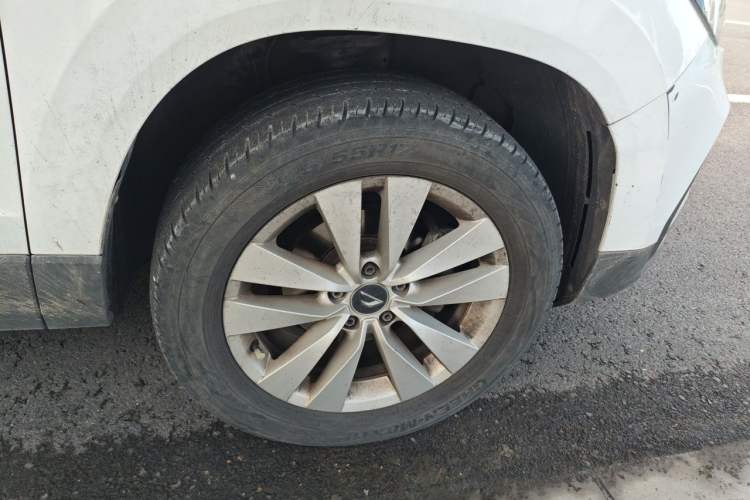 Used Jetta VS5 2021 280TSI Manual Entry-Level Trim Right Front Wheel Hub