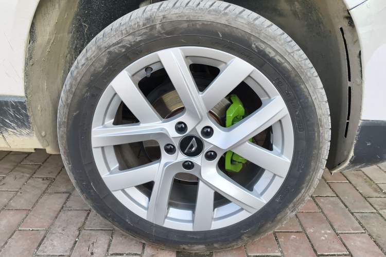 Used Jetta VS5 2021 30th Anniversary Edition Automatic Enjoyment Model Right Front Wheel Hub