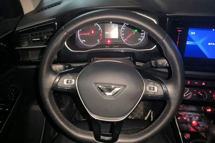 Used Jetta VS5 2021 280TSI Automatic Trend Edition Steering Wheel