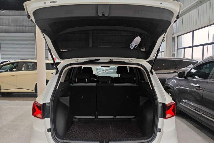 Used Jetta VS5 2021 280TSI Automatic Trend Edition Trunk