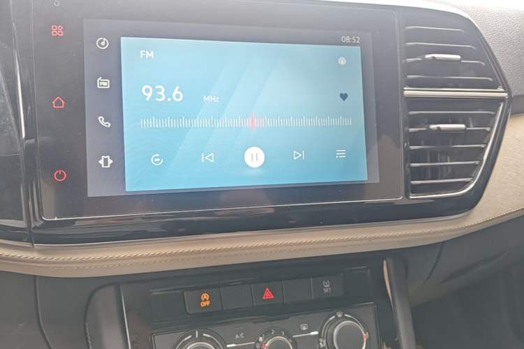 Used Jetta VS5 2022 280TSI Automatic Trend Edition Audio And AC Panel