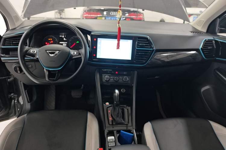 Used Jetta VS5 2022 280TSI Automatic High-Gloss Enjoyment Model Center Console