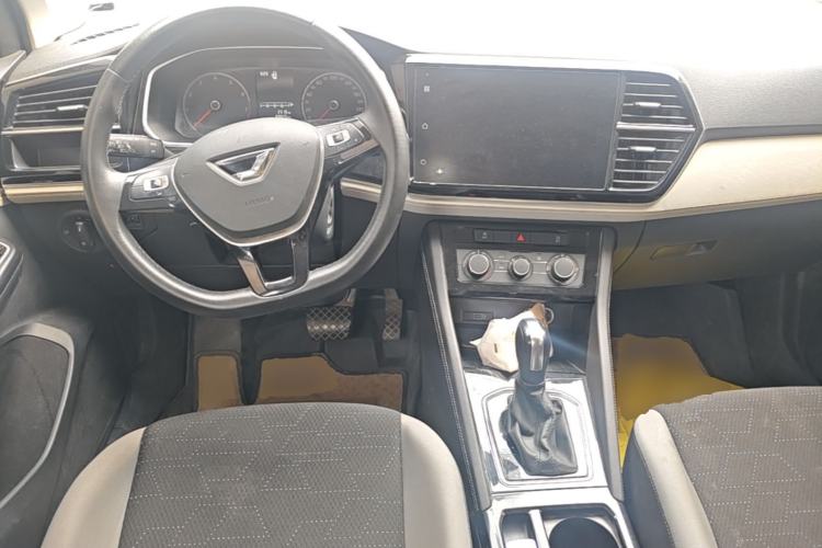 Used Jetta VS5 2022 280TSI Automatic Trend Edition Center Console