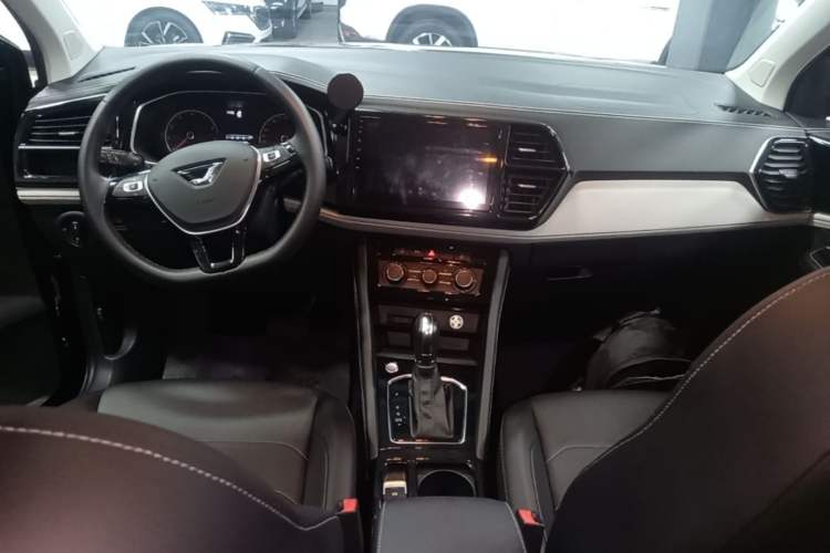 Used Jetta VS5 2022 280TSI Automatic Trendy Pro Version Center Console