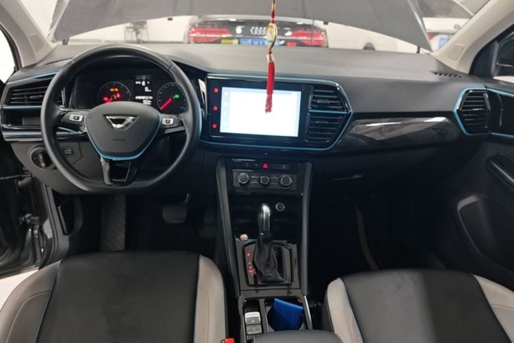Used Jetta VS5 2022 280TSI Automatic High-Gloss Enjoyment Model Center Console