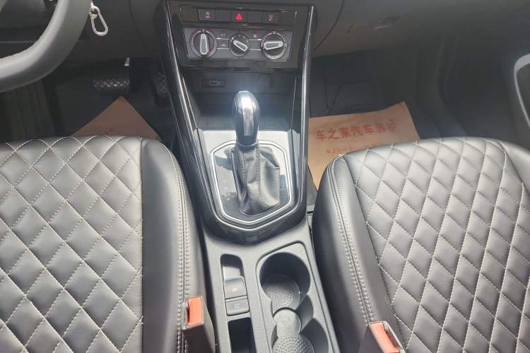 Used Jetta VS5 2022 280TSI Automatic Trendy Pro Version Gear Lever