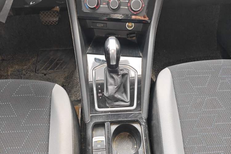 Used Jetta VS5 2022 280TSI Automatic Trend Edition Gear Lever