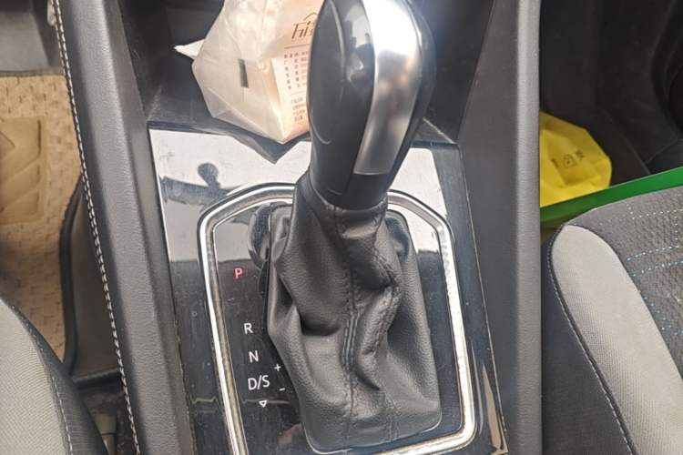 Used Jetta VS5 2022 280TSI Automatic Trend Edition Gear Lever