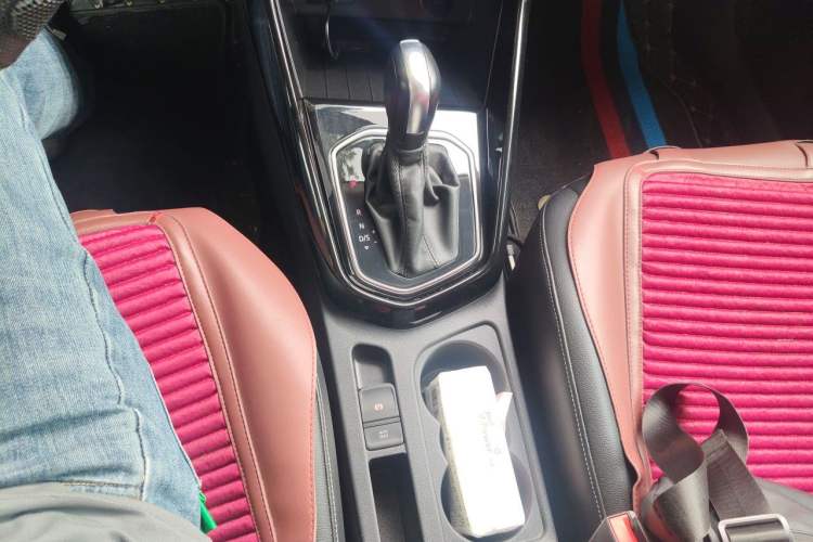 Used Jetta VS5 2022 280TSI Automatic Trendy Pro Version Gear Lever