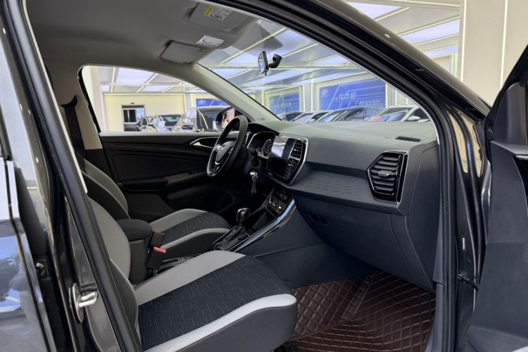 Used Jetta VS5 2022 280TSI Automatic Trendy Pro Version Interior 4