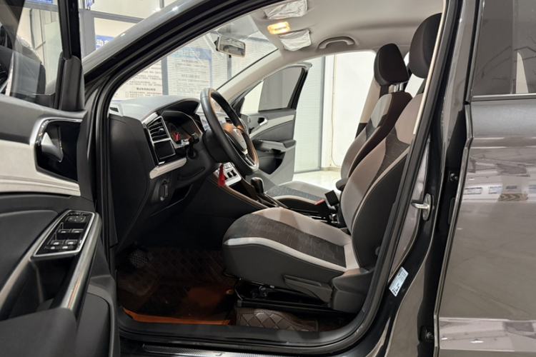 Used Jetta VS5 2022 280TSI Automatic Trend Edition Interior 5