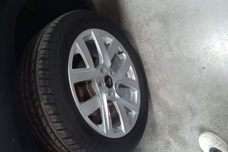Used Jetta VS5 2022 280TSI Automatic Trendy Pro Version Left Front Wheel Hub