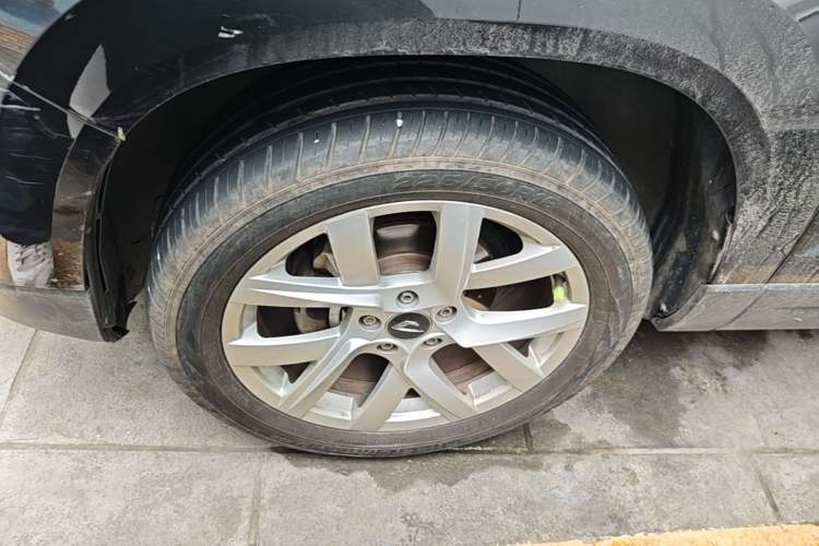 Used Jetta VS5 2022 280TSI Automatic Enjoyment Pro Trim Left Front Wheel Hub