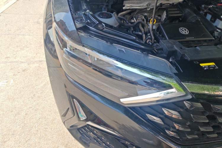 Used Jetta VS5 2022 280TSI Manual Advanced Trim Right Front Headlight