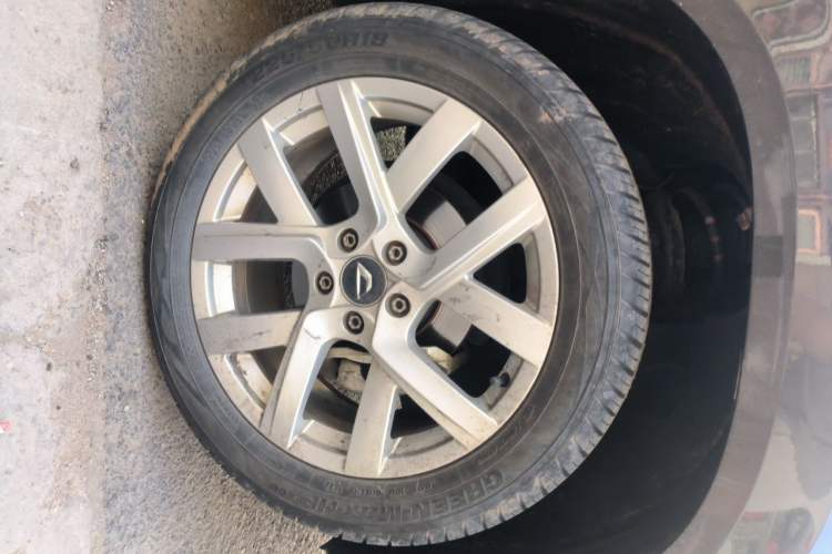 Used Jetta VS5 2022 280TSI Automatic Trendy Pro Version Right Front Wheel Hub