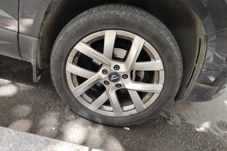 Used Jetta VS5 2022 280TSI Manual Enjoyment Pro Version Right Front Wheel Hub