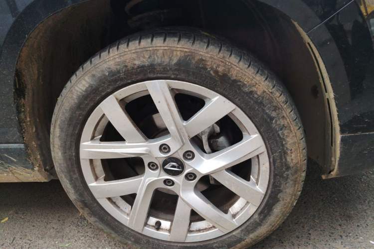 Used Jetta VS5 2022 280TSI Automatic Trendy Pro Version Right Front Wheel Hub