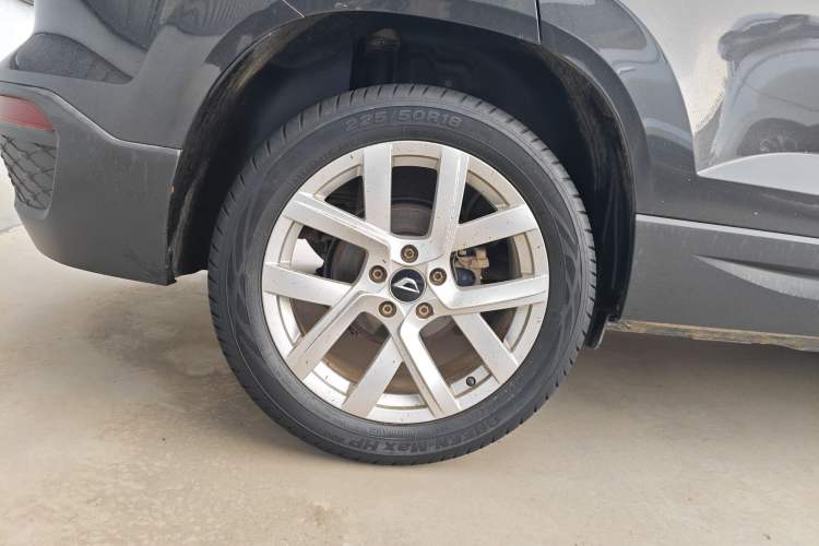 Used Jetta VS5 2022 280TSI Automatic Trend Edition Right Rear Wheel Hub
