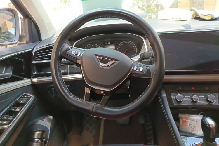 Used Jetta VS5 2022 280TSI Automatic Trend Edition Steering Wheel